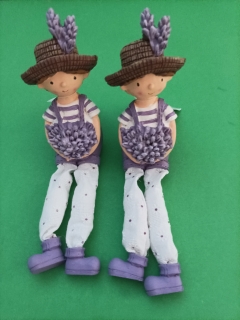 Soška polyresin-textil 6,5*6,5*19 cm levanduľové deti sediace