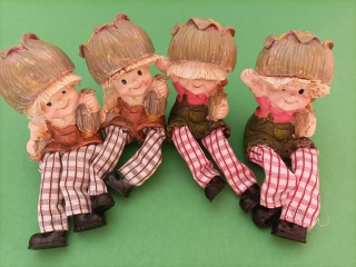 Strašiak deti kukur. sediace 8cm polyresin